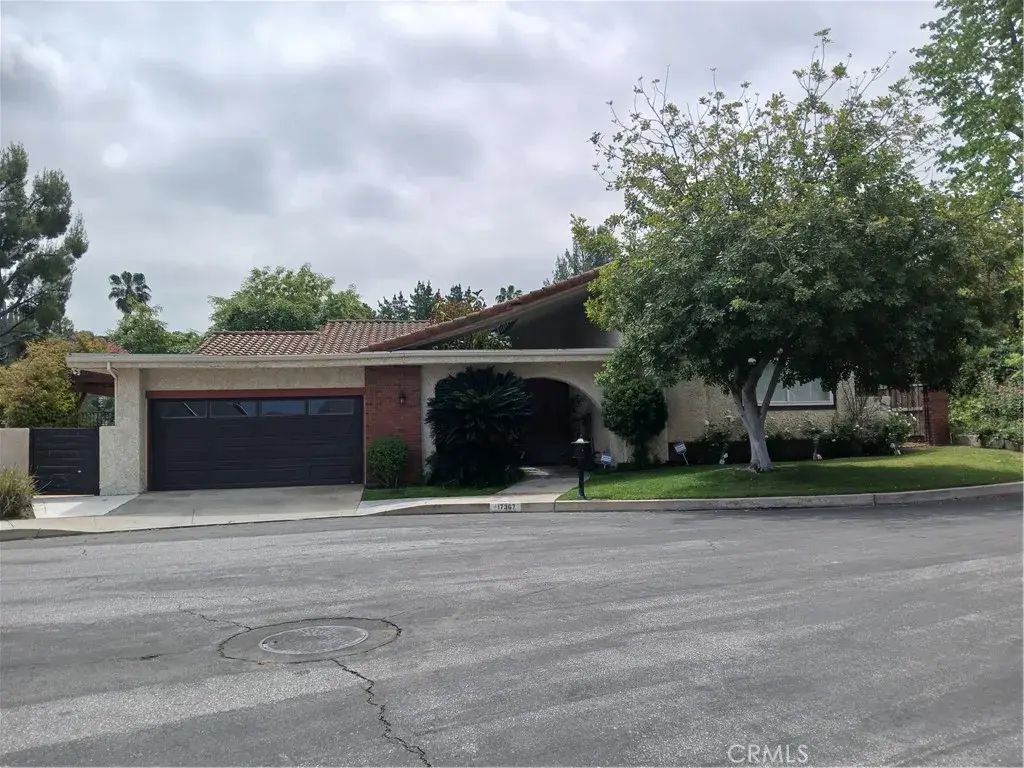 17367 Quesan Place, Encino