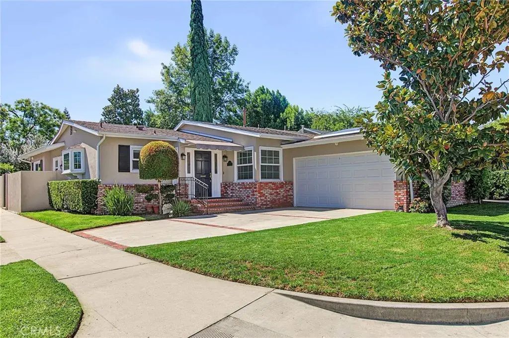 18220 Clark Street, Tarzana