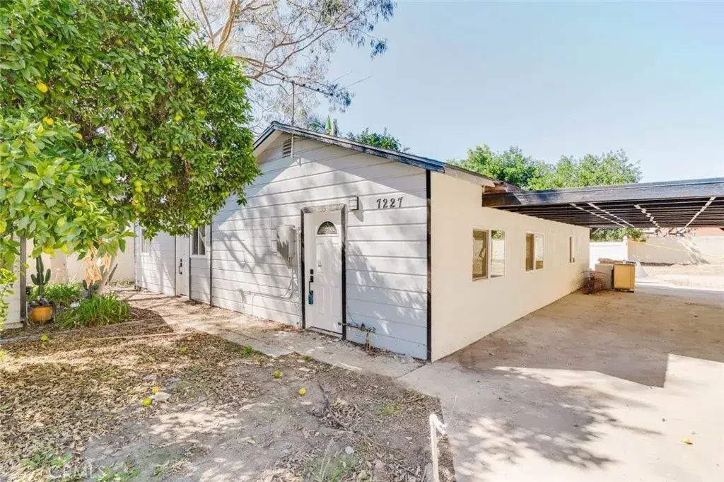 7227 Forbes Avenue, Lake Balboa