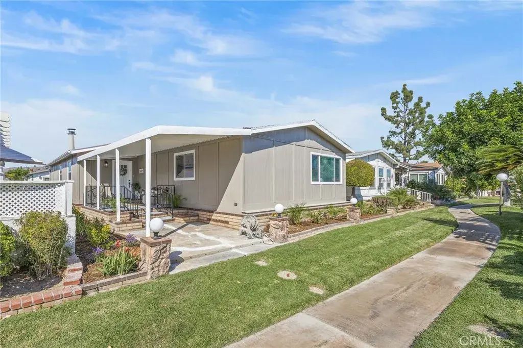 1352 Clear Lake 71, Brea