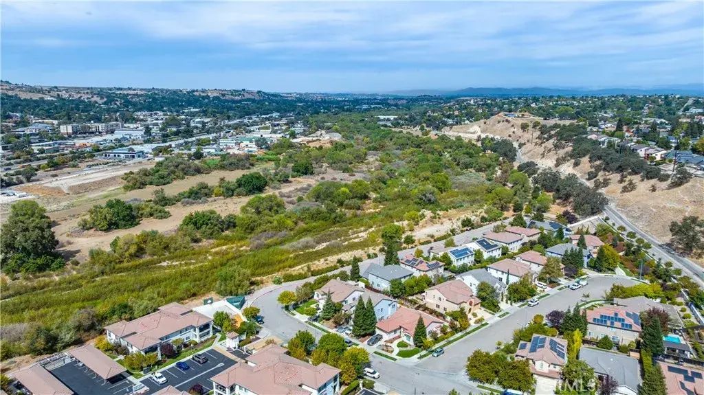 82 Navajo, Paso Robles