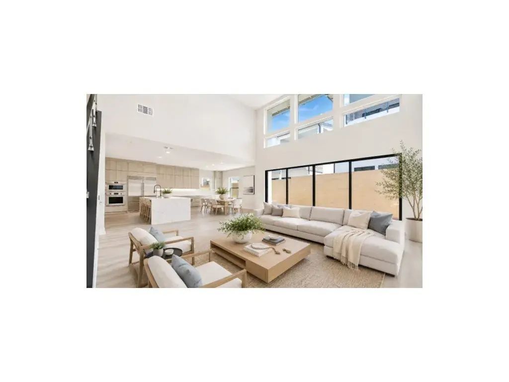 133 Apron, Irvine