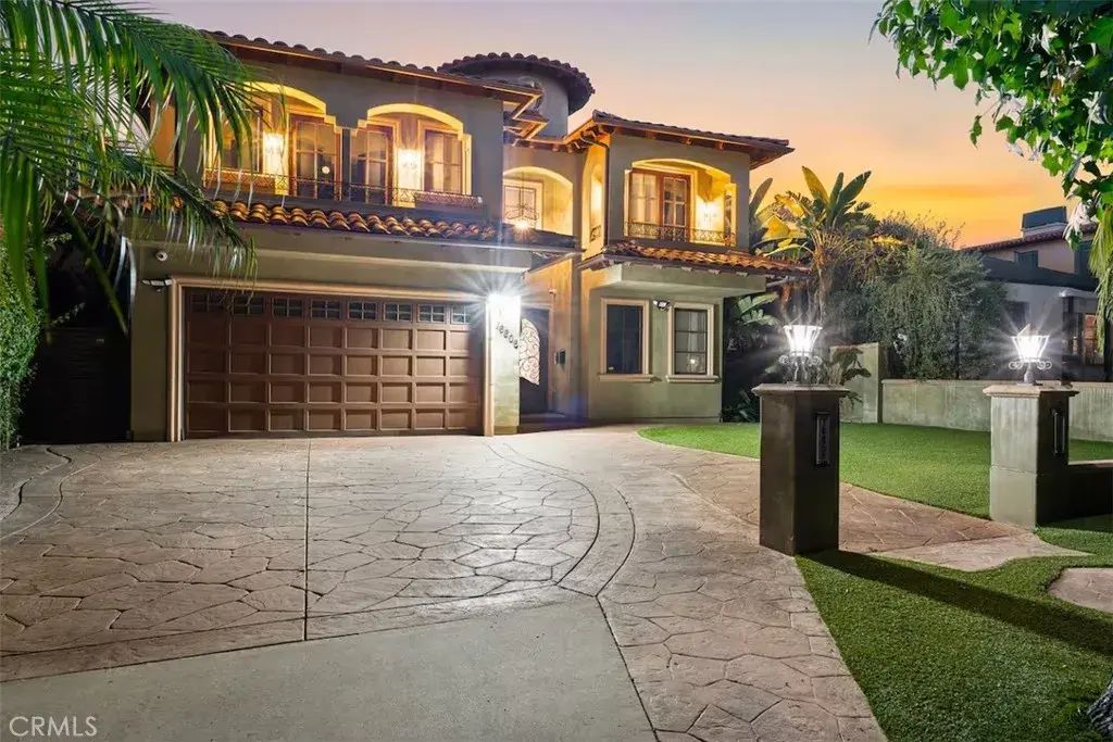 16806 Addison Street, Encino
