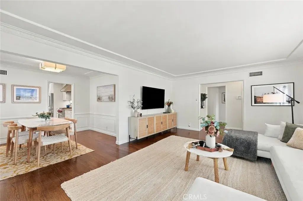 6321 W 79th Street, Los Angeles