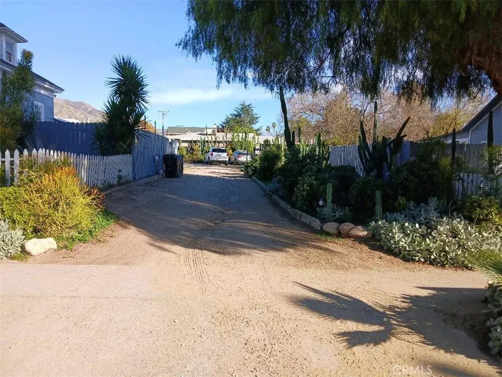 2111 Orange, Highland