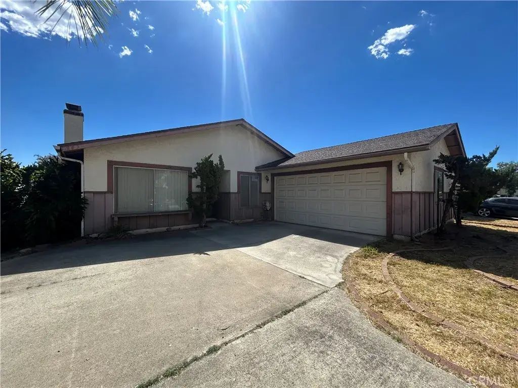 945 Sendero, Escondido