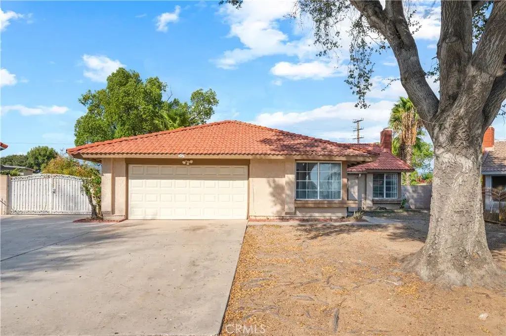 105 S Lamarr, Rialto