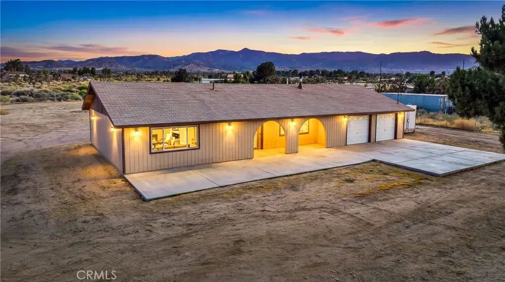5023 Smoke Tree, Phelan