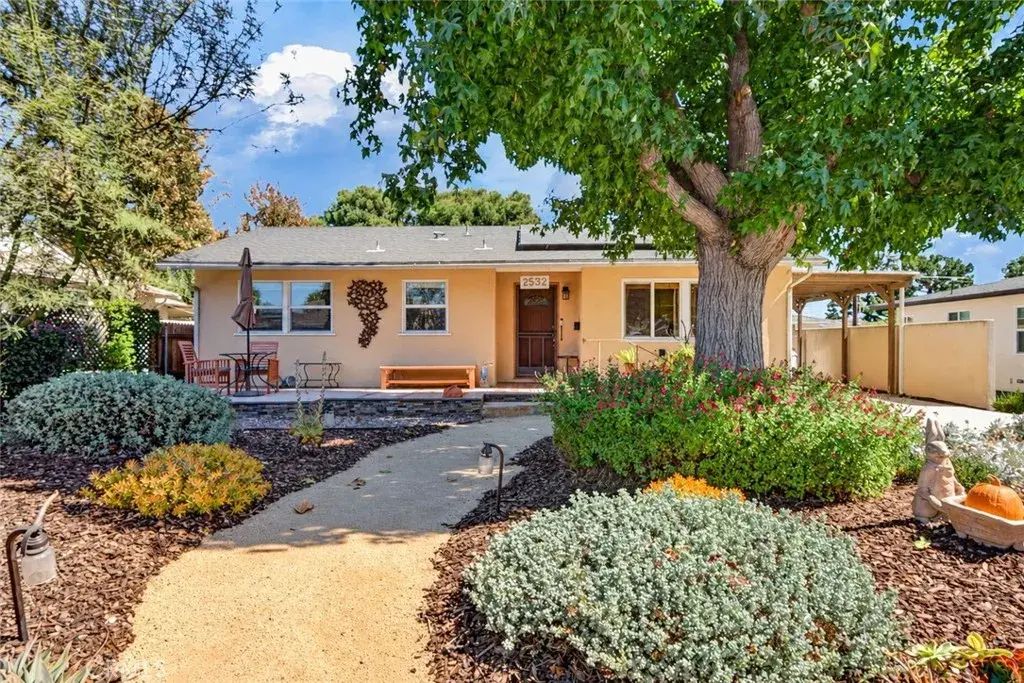 2532 Treelane, Monrovia