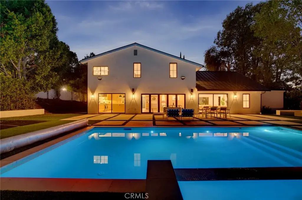 4830 Winnetka Avenue, Woodland Hills