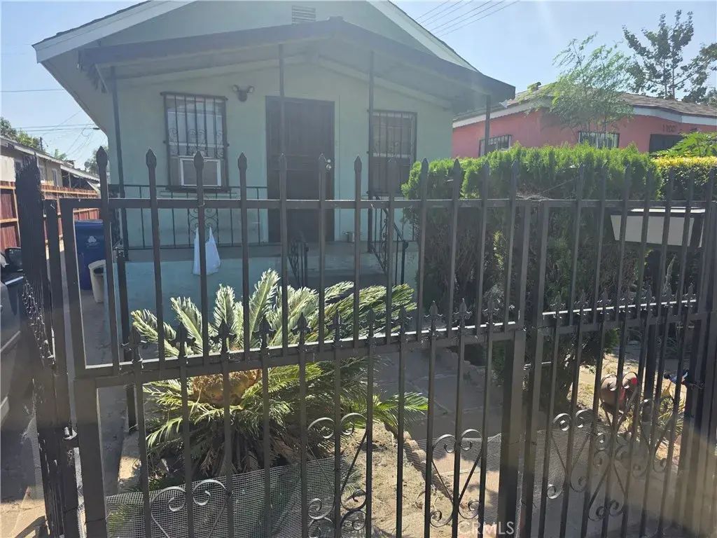 1104 E 102nd, Los Angeles