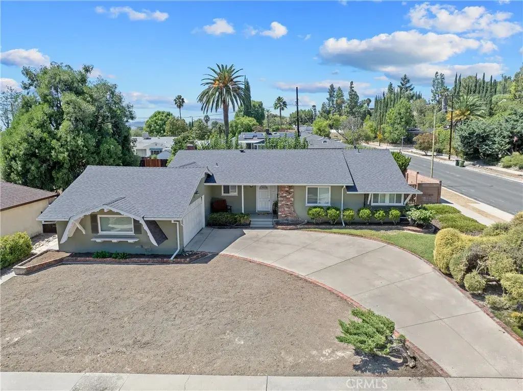8435 Farralone Avenue, West Hills