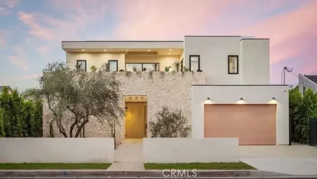 15447 Huston, Sherman Oaks