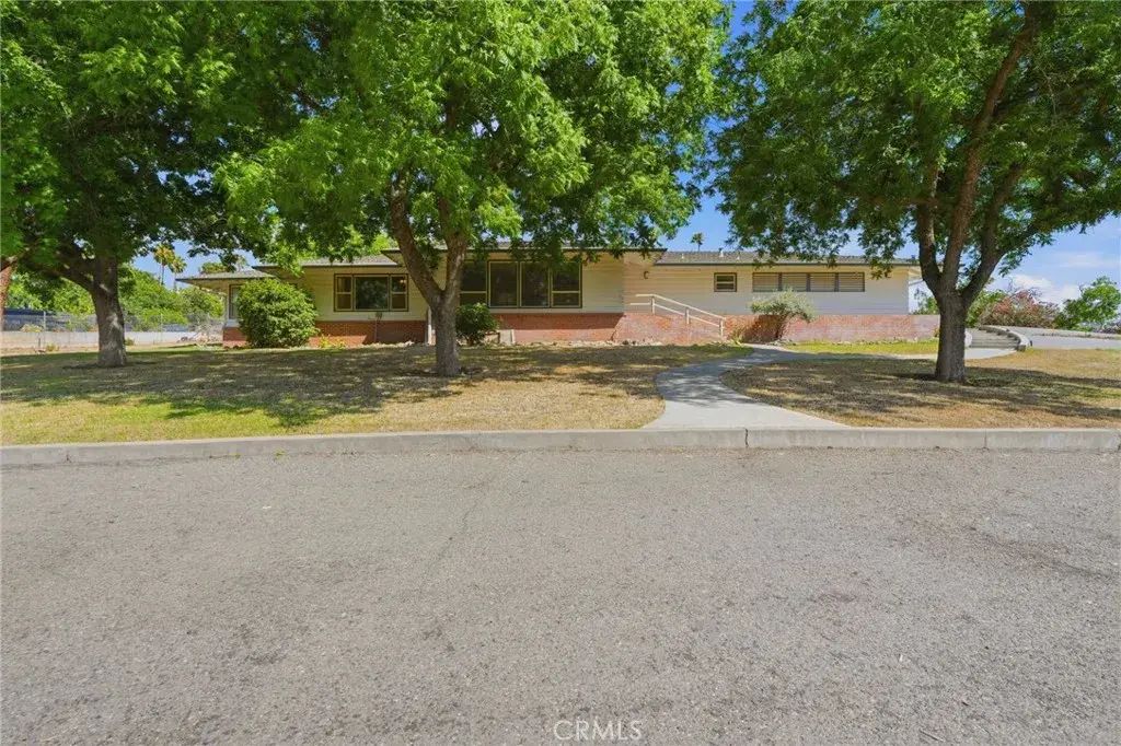 84 S Park Street, Porterville