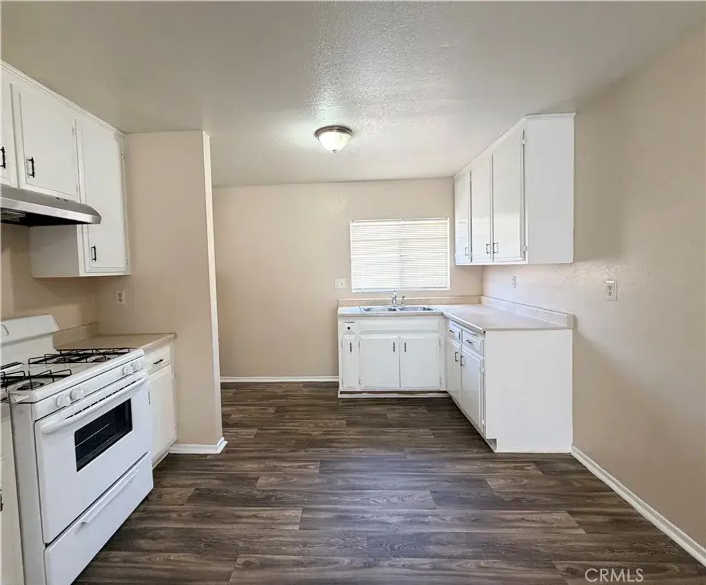 407 E E C, Ontario