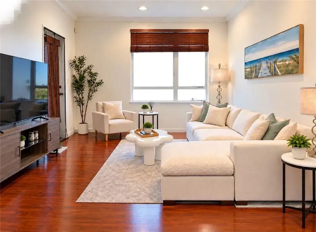 6400 Crescent Park East 104, Playa Vista