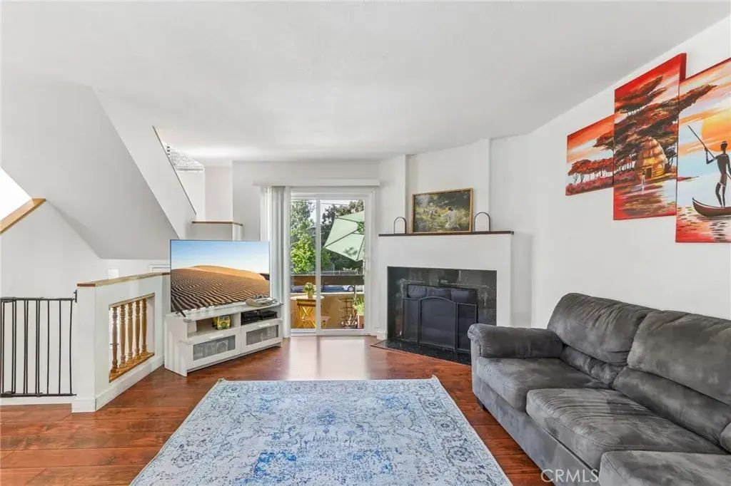 14201 Foothill Boulevard 17, Sylmar