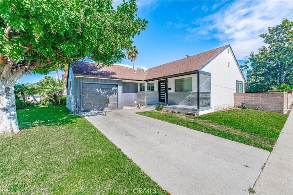 10919 Newville, Downey