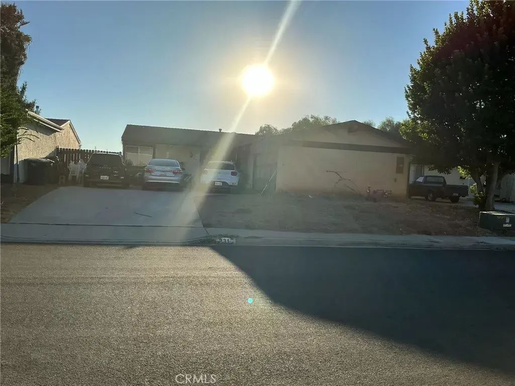 231 James, Escondido