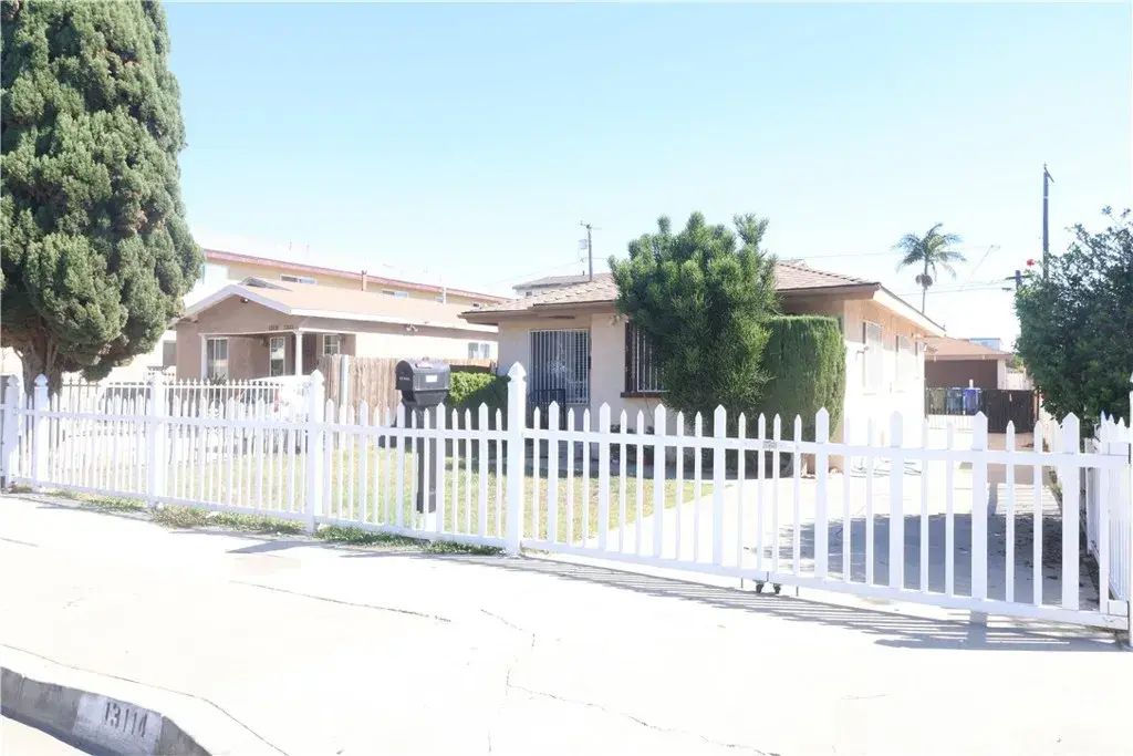 13114 Cordary, Hawthorne