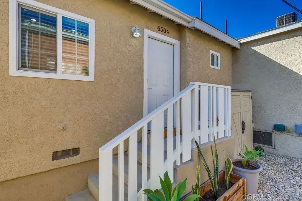6504 W 84th Place, Los Angeles