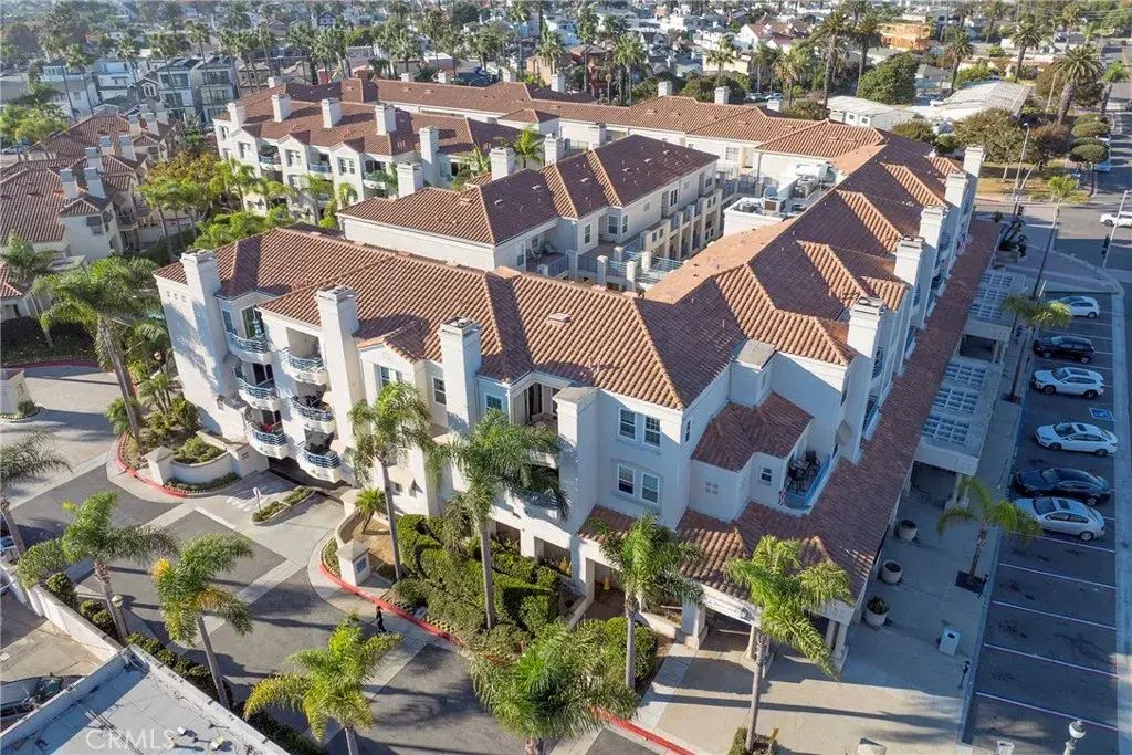 415 Townsquare 126, Huntington Beach