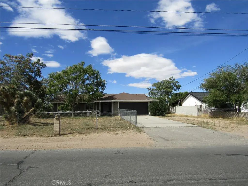 9282 Hickory, Hesperia