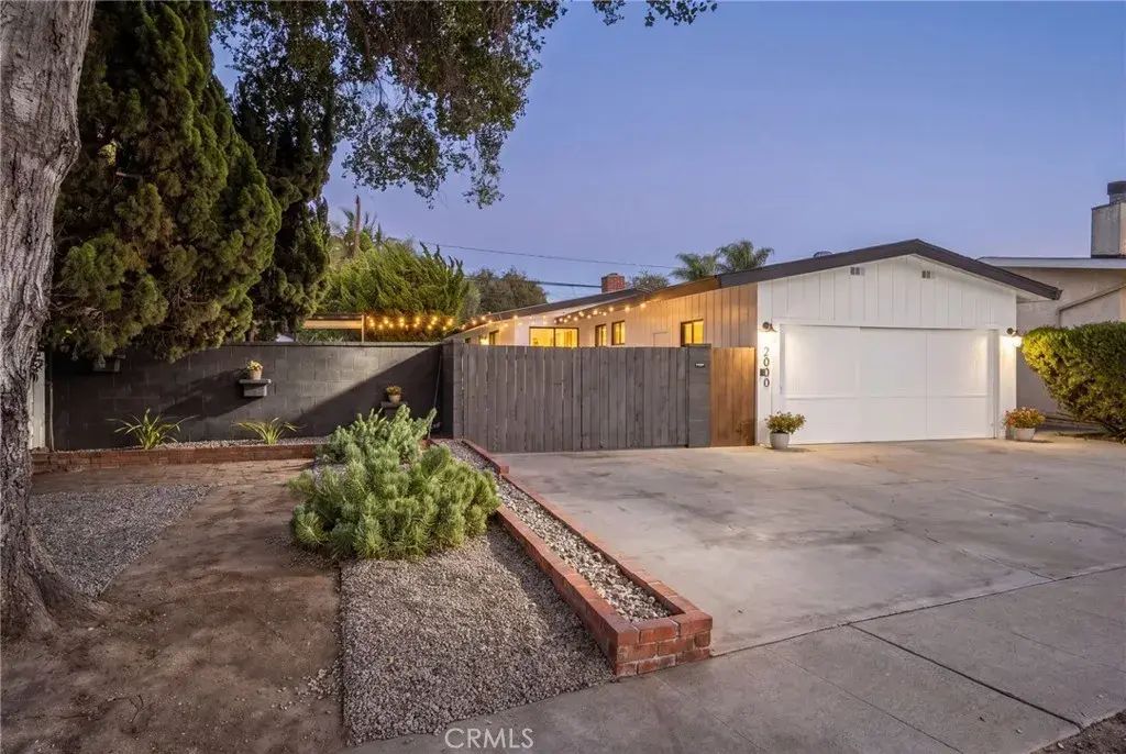 2000 Iroquois, Long Beach