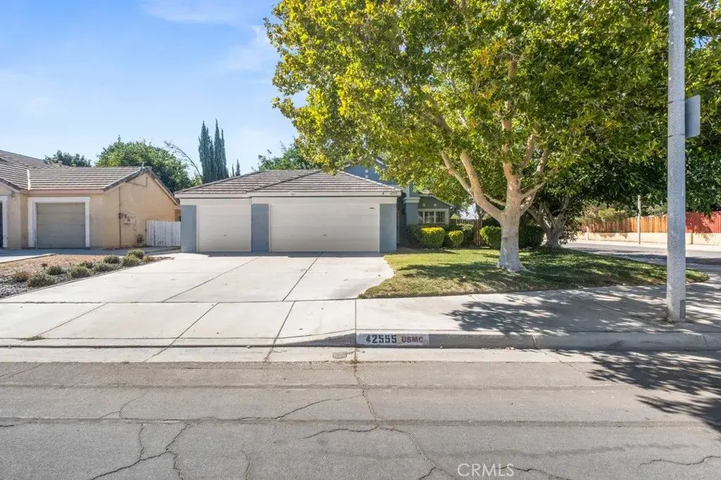42555 La Gabriella Drive, Lancaster