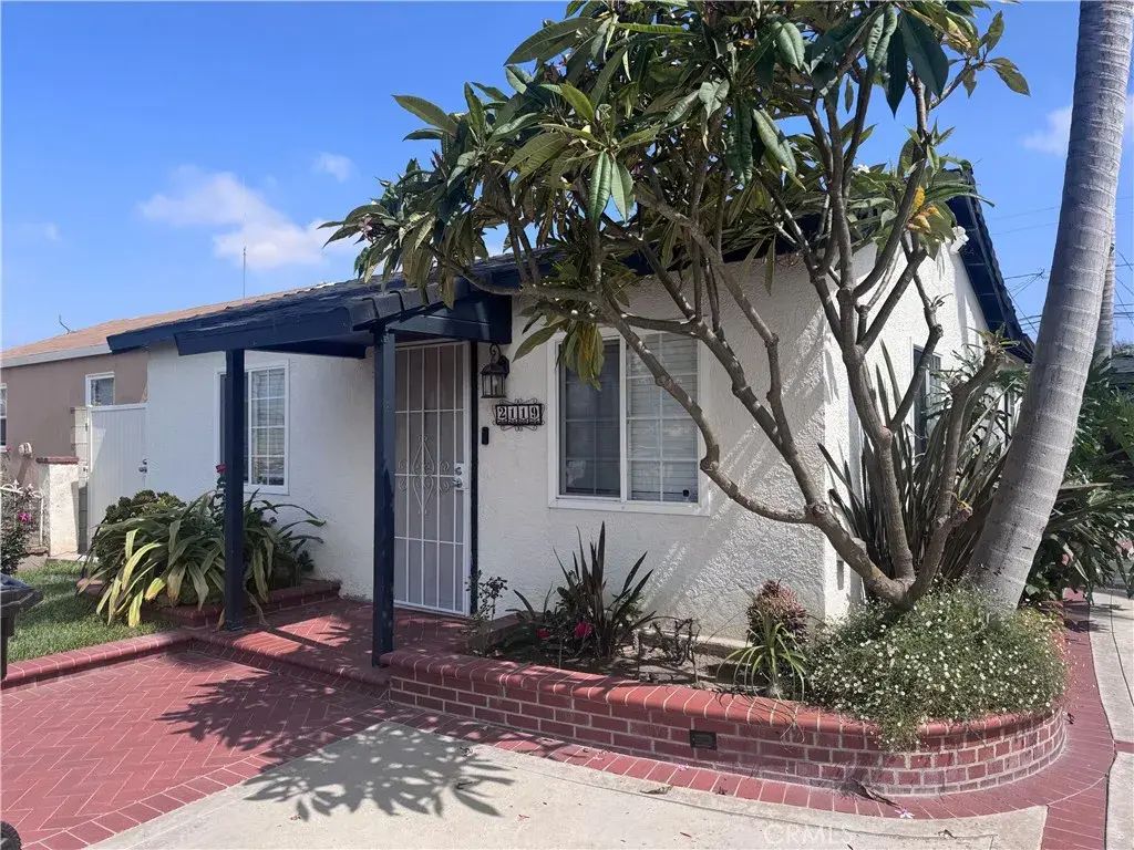 2119 W Coloumbia Street, Long Beach