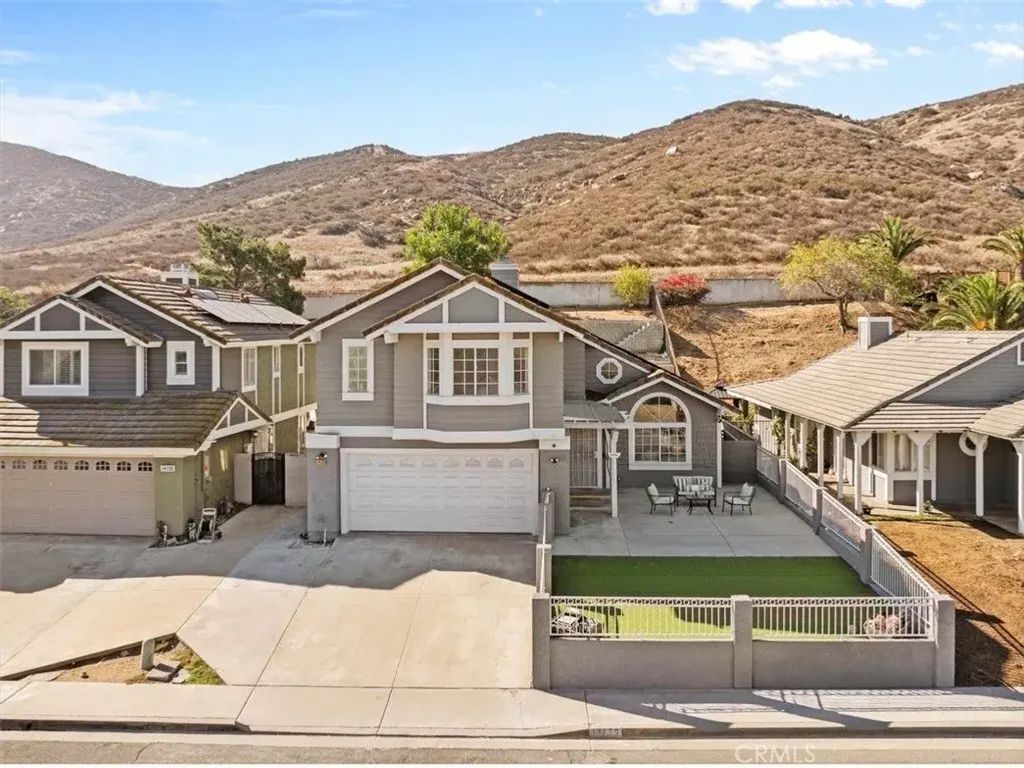 14729 Weeping Willow, Fontana