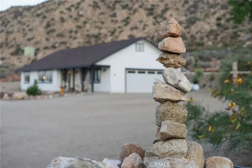 5634 Red Ryder Road, Pioneertown