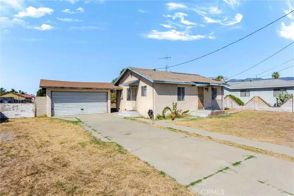 8982 Elm Avenue, Fontana