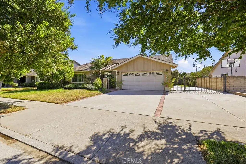 15444 Marilla Street, North Hills