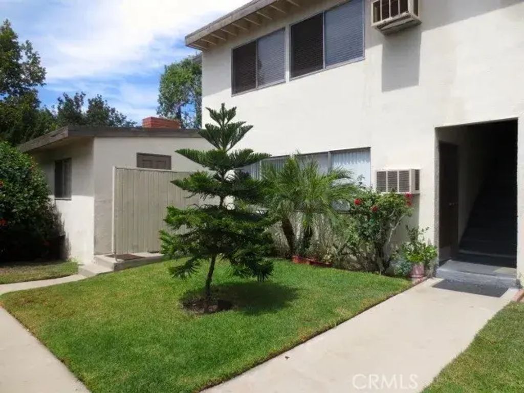 8356 Amigo 5, Northridge
