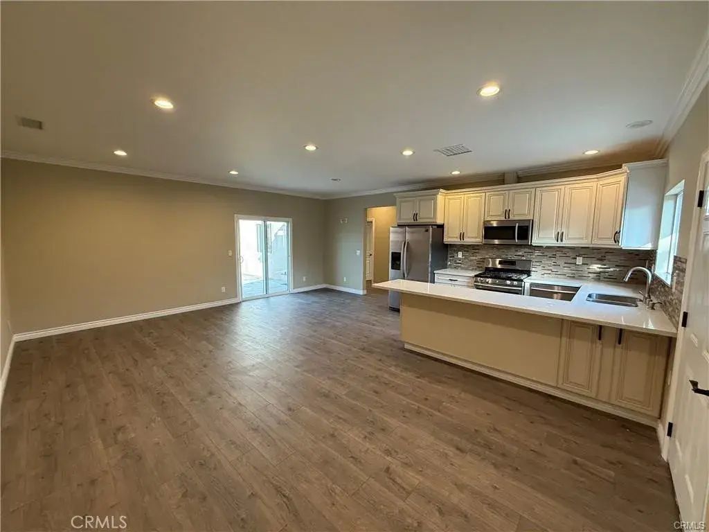 8220 Whitsett Avenue, North Hollywood