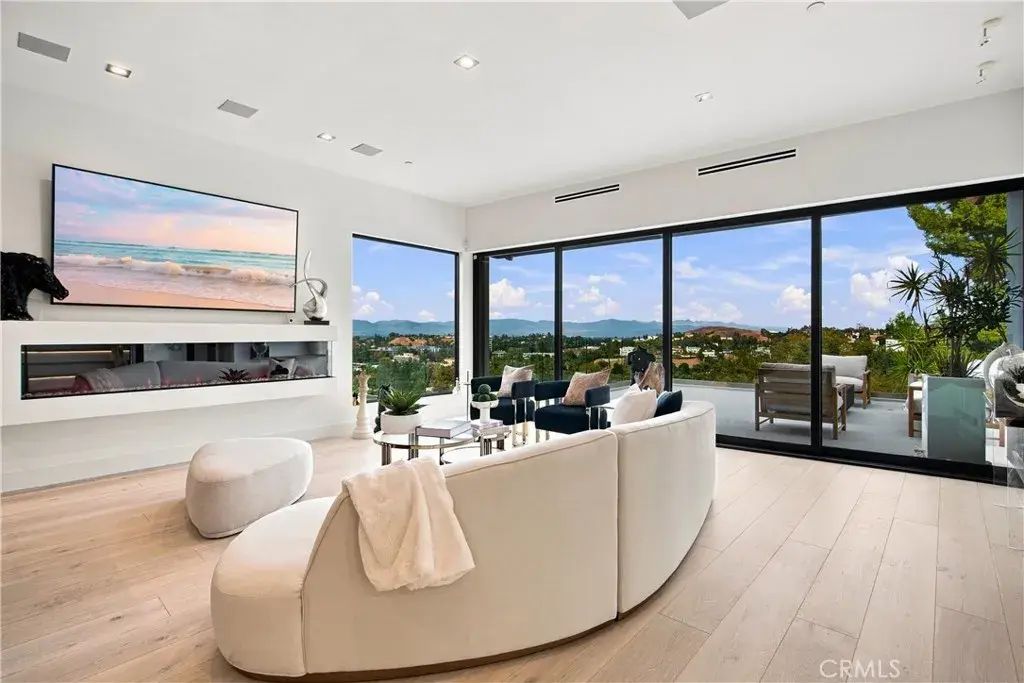 5170 Medina Road, Woodland Hills