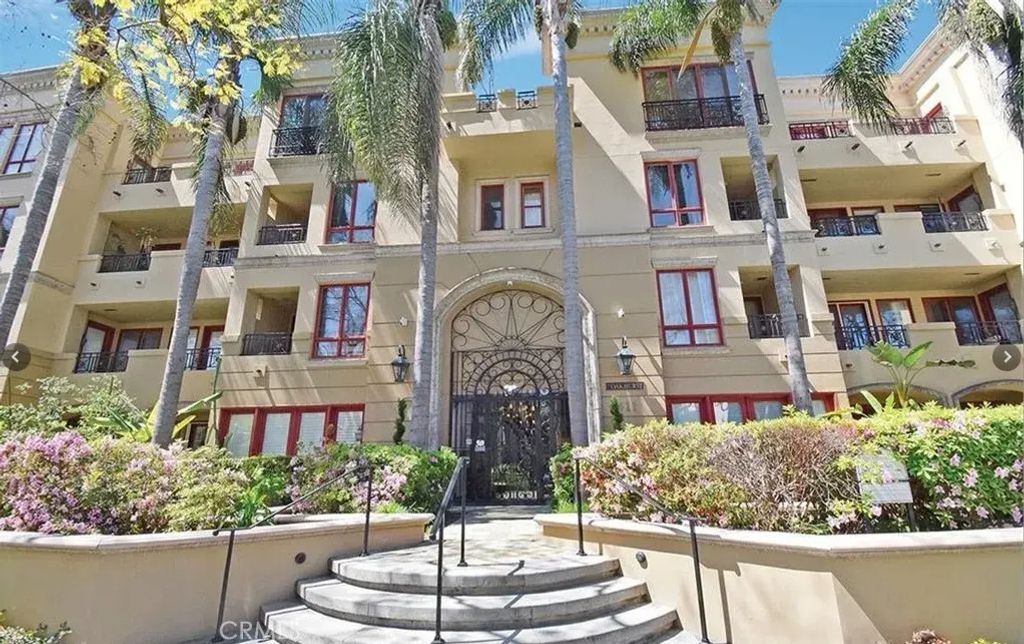 411 N Oakhurst Drive 102, Beverly Hills