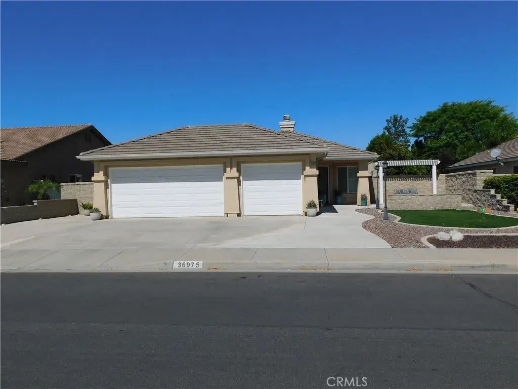 36975 Red Oak, Winchester