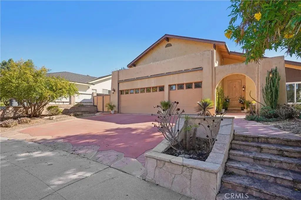 42 Kanan Road, Oak Park