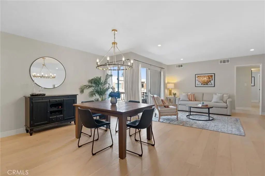 10707 Camarillo Street 314, Toluca Lake