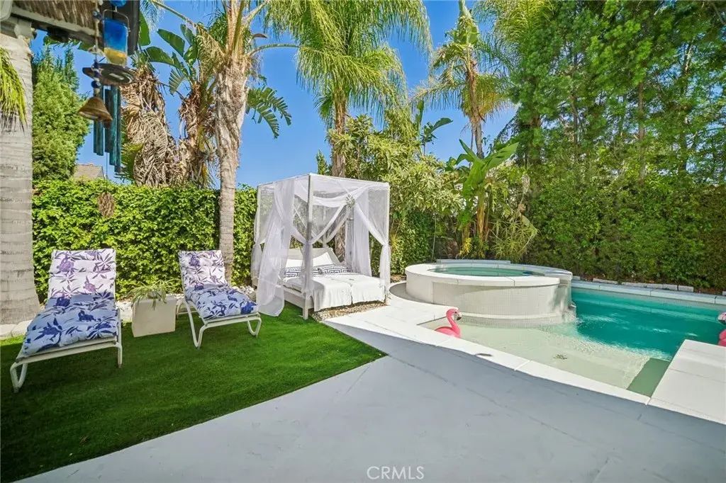 18219 Erwin Street, Tarzana
