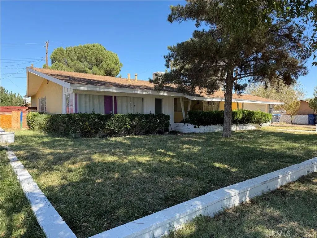 1305 Avenue J3 East, Lancaster