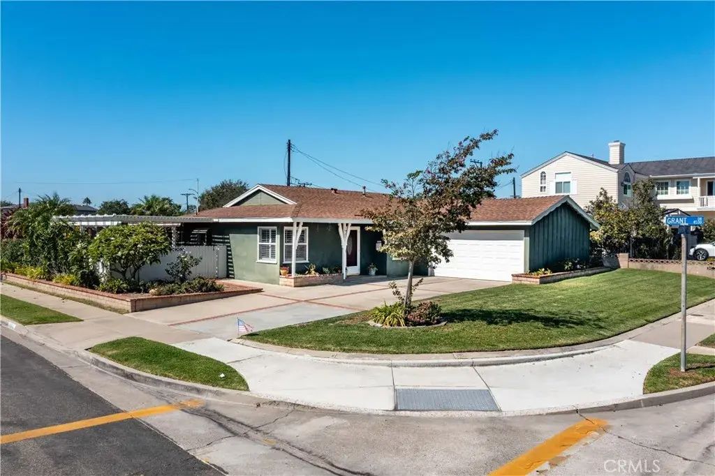 19271 Harding, Huntington Beach