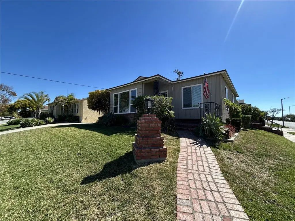 2702 Arbor, Lakewood