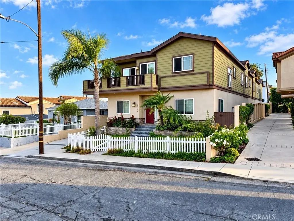 2516 Gates, Redondo Beach