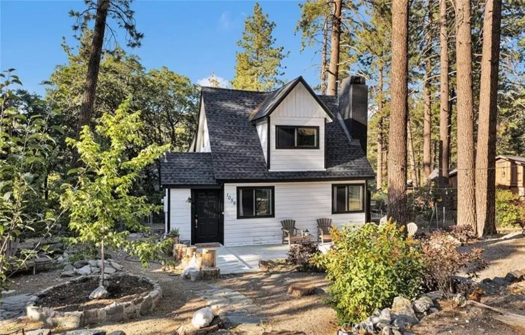 1056 Eagle, Wrightwood