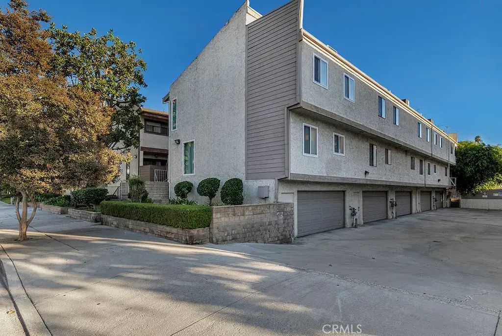 7240 Shirley 102, Reseda