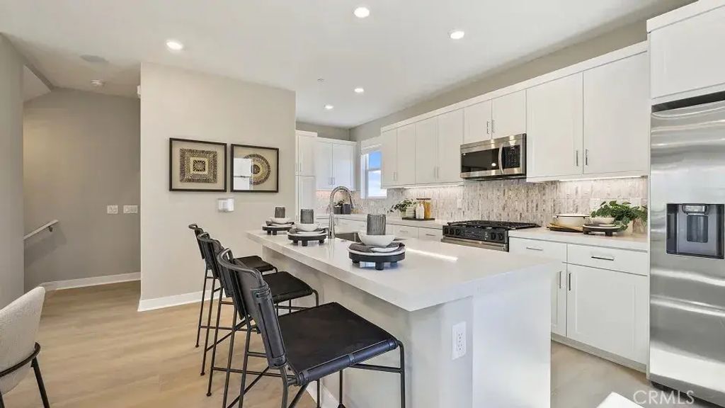 27448 Novella Lane, Valencia