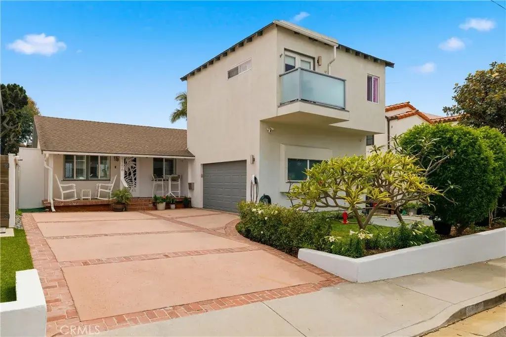 1156 9th, Hermosa Beach